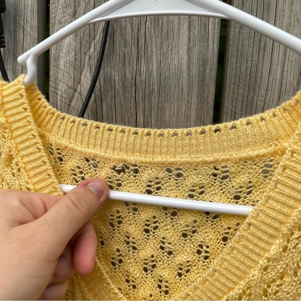 Vintage Yellow Pointelle Knit V-Neck‎ Sweater Vest Sleeveless Top - Picture 4 of 5